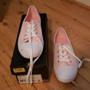 Converse tennis shoes